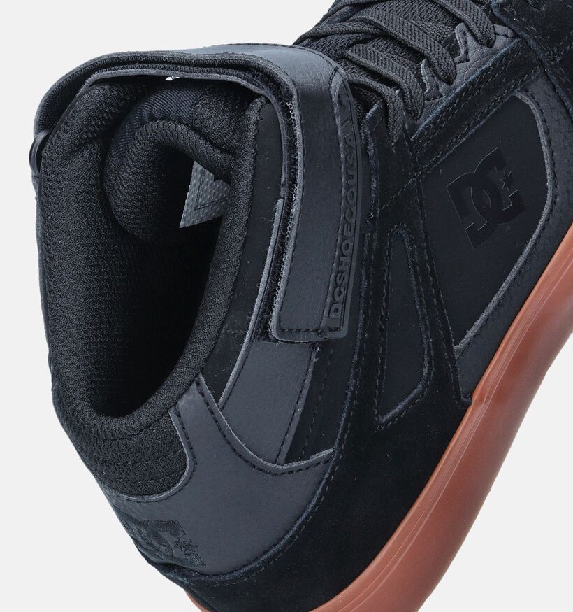 DC Shoes Pure High Top Zwarte Skate sneakers voor jongens (343802)