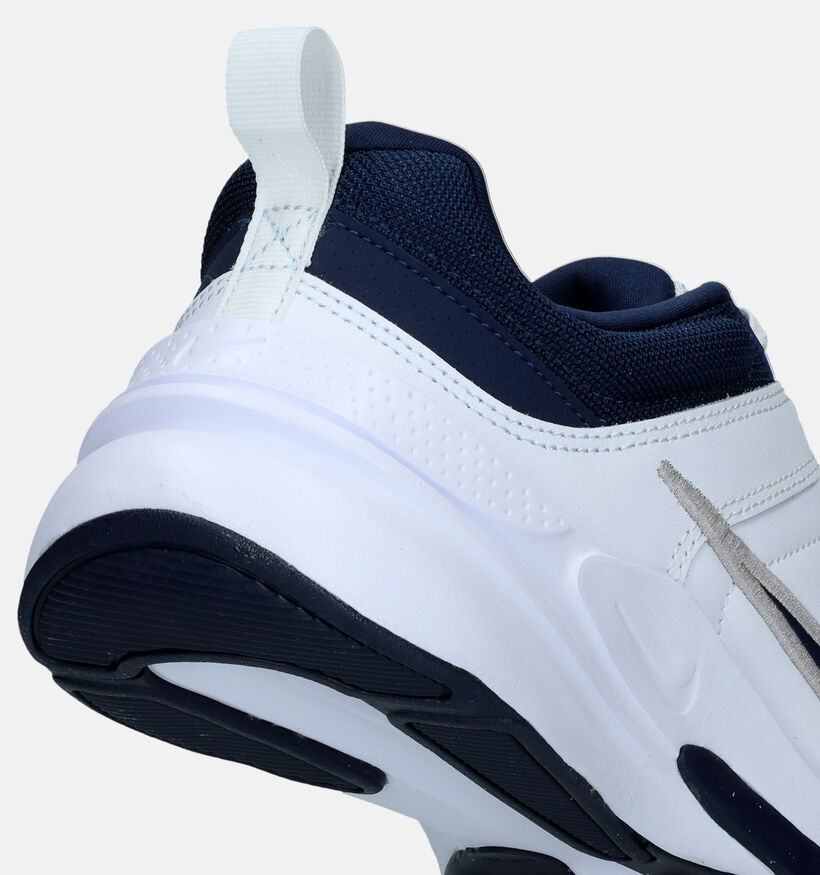 Nike Defy All Day Baskets en Blanc pour hommes (332318)