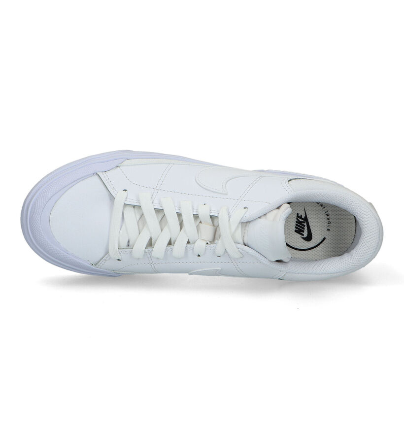 Nike Court Legacy Lift Baskets en Blanc pour femmes (324637)