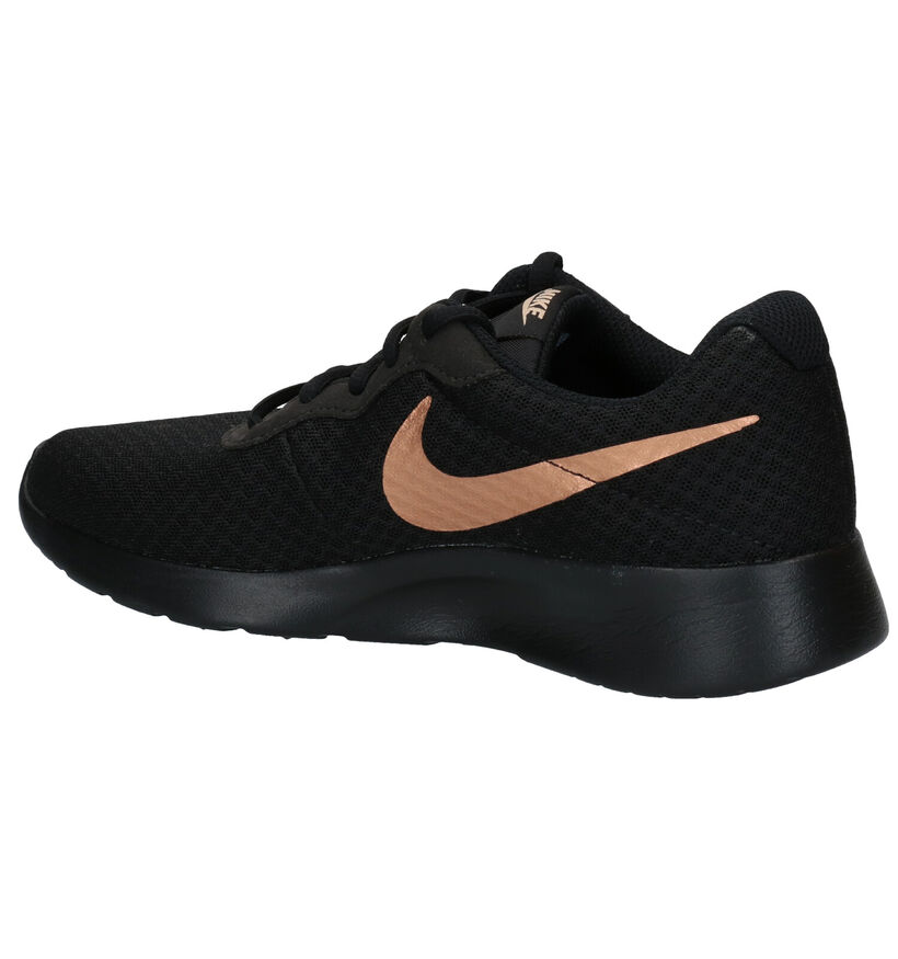 Nike Tanjun Baskets en Noir pour femmes (324623)