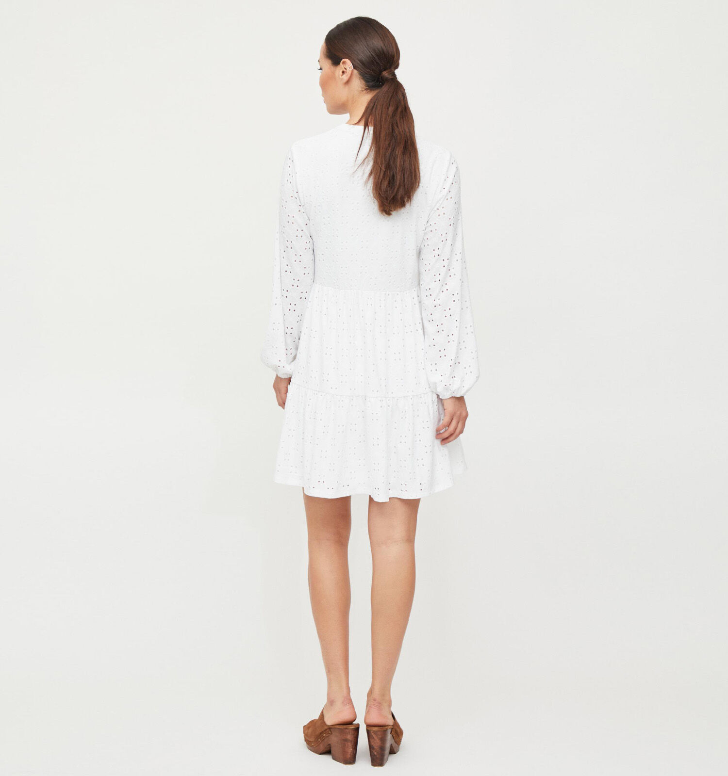 Witte geborduurde jurk clearance