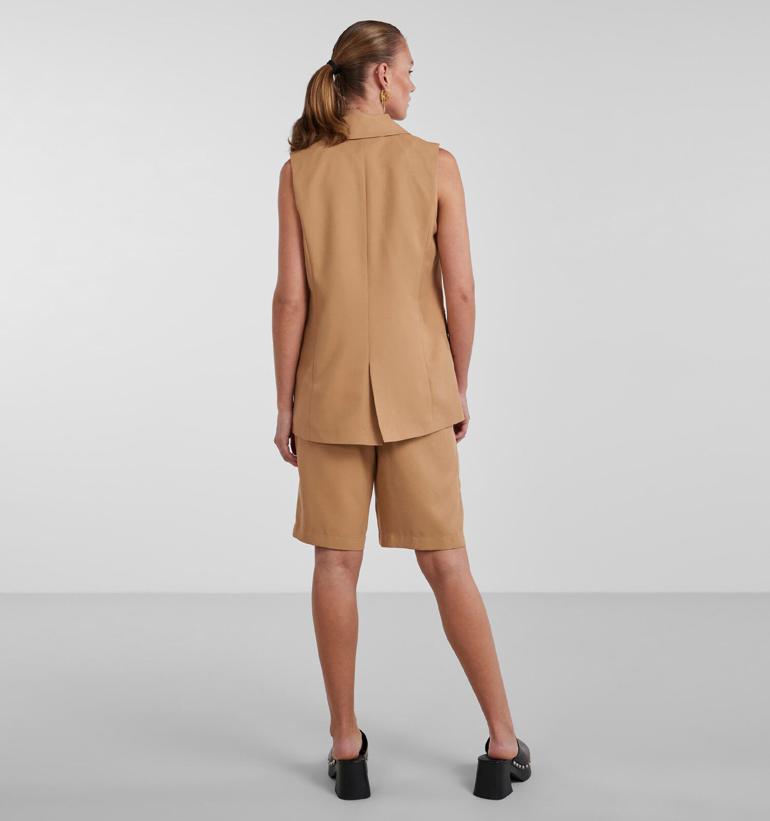 Pieces Tally camel Mouwloze Blazer Dames Vesten Online op TORFS.BE