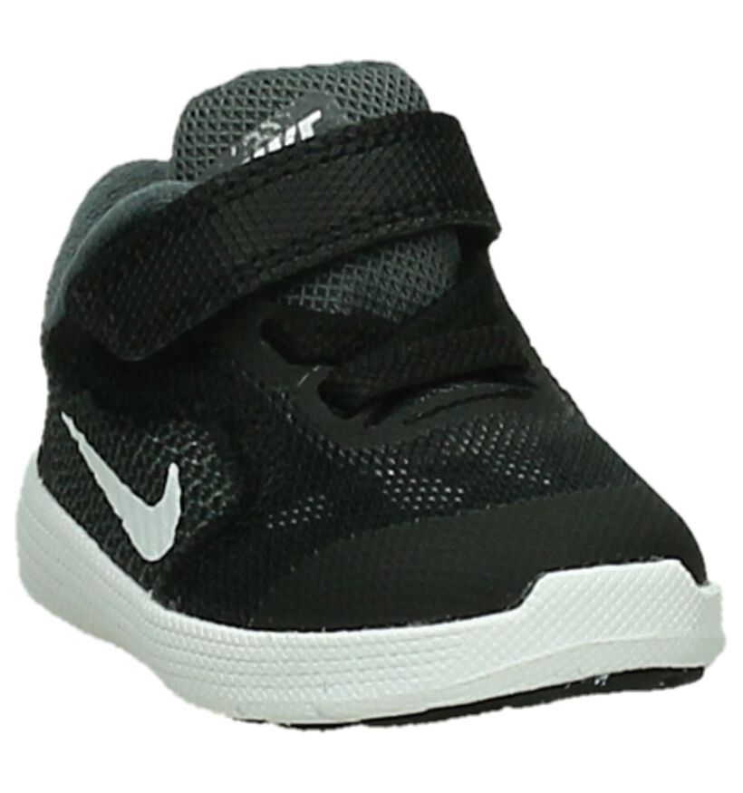 Nike Revolution Baskets basses en Noir en textile (211628)