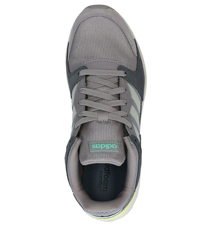 adidas Baskets basses en Gris clair en nubuck (264648)