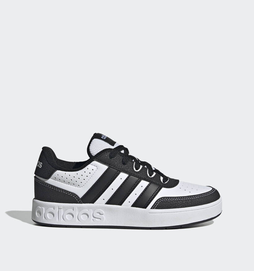 adidas Breakbase Baskets basses en Blanc/Noir pour gar&ccedil;ons (372642) - pour semelles orthop&eacute;diques