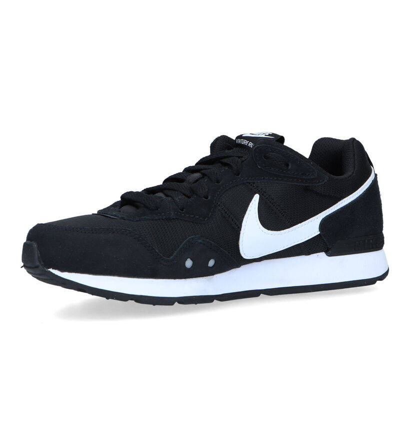 Nike Venture Runner Baskets en Noir pour femmes (332422)