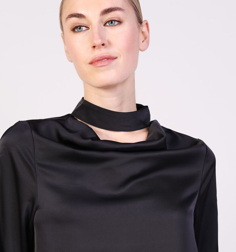 Vila Fadia Draped Blouse en Noir Vila Fadia Draped Blouse en Noir pour femmes (366670)