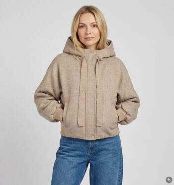 Ador&eacute; Jassen Beige