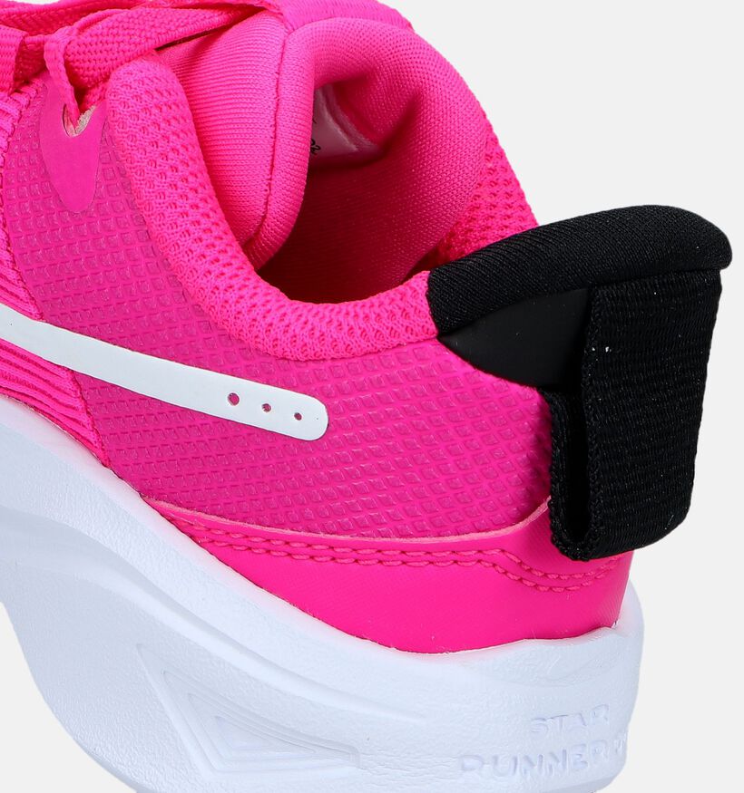 Nike Star Runner 4 Baskets en Fuchsia pour filles (334961)