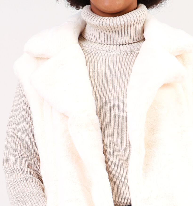 Dolce C. Beige Korte fluffy bodywarmer voor dames (350609)