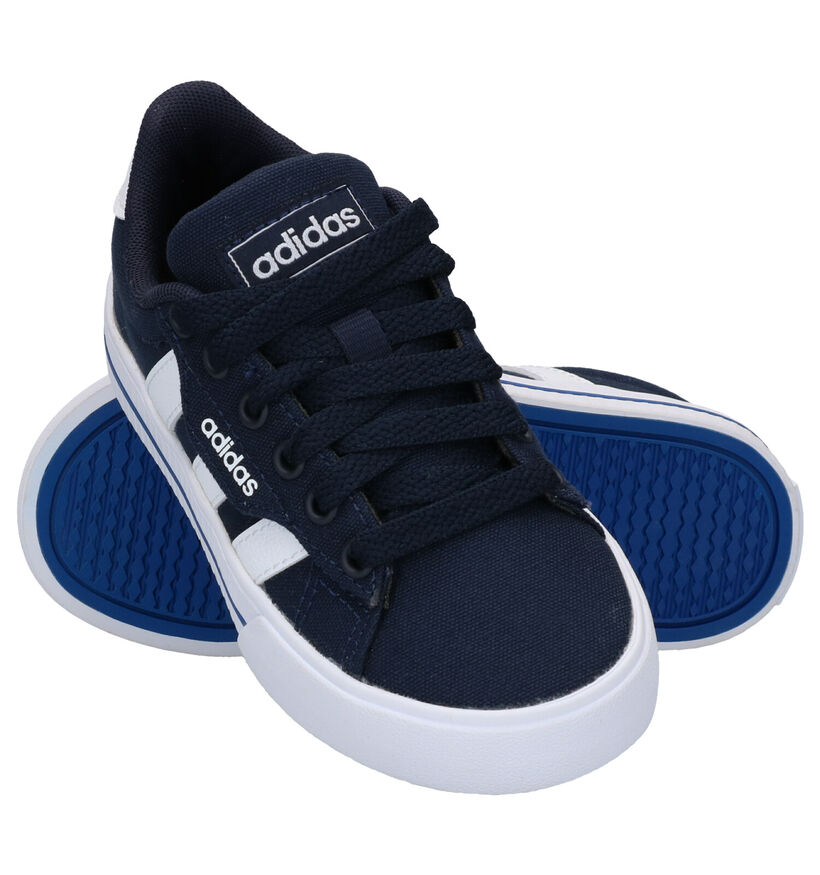 adidas Daily Zwarte Sneakers in stof (284603)