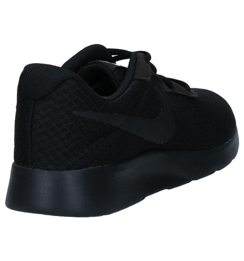 Nike Tanjun Baskets en Noir pour femmes (324623)