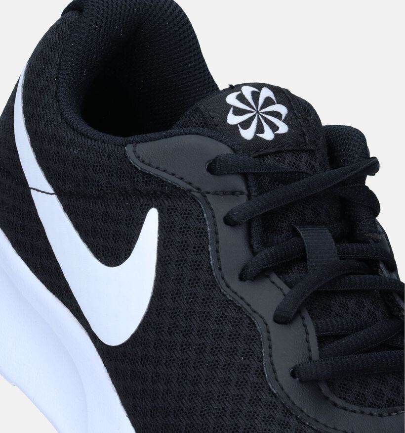 Nike Tanjun Baskets en Noir pour hommes (332341)