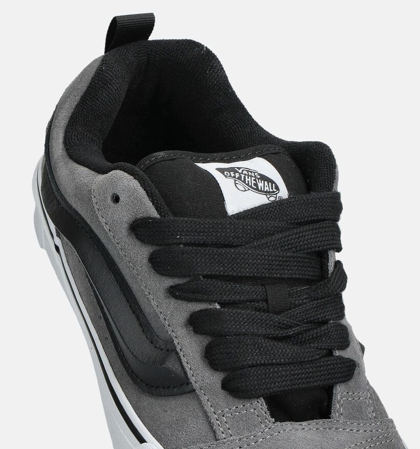 Vans Knu Skool Baskets en Gris pour hommes (360230)