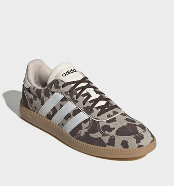 adidas Breaknet Sleek Low Sneakers Core black /Cyber metallic /Gum/Core Black/Yellow/Powder Yellow/OWHITE/FTWWHT/CBLACK/warm sandstone/ core white/ GUM 3/earth strata/clear pink/GUM 3/bliss pink/ warm vanilla/ pure ruby/Grey One/Core Black/Core Black