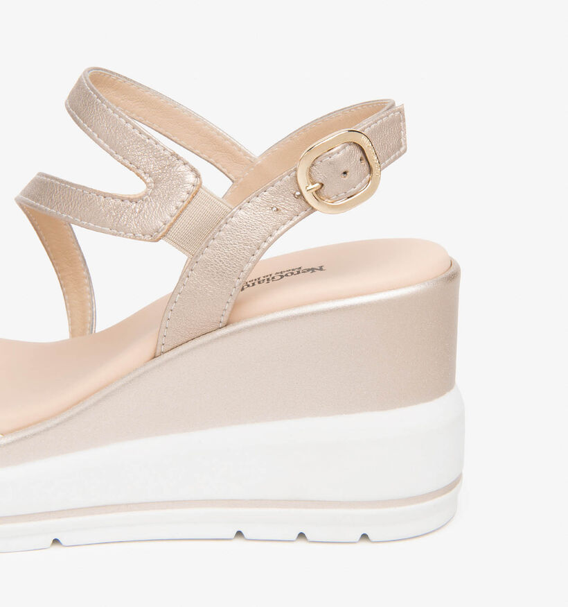 NeroGiardini Witte/Gouden Sandalen op Sleehak voor dames (370662)