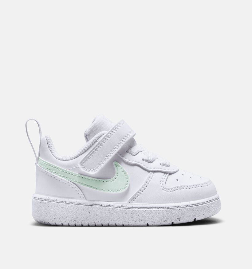 Nike Court Borough Low Baskets pour b&eacute;b&eacute; en Blanc pour filles, gar&ccedil;ons (373422)