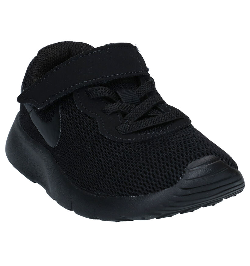 Nike Tanjun Zwarte Sneakers in stof (283702)
