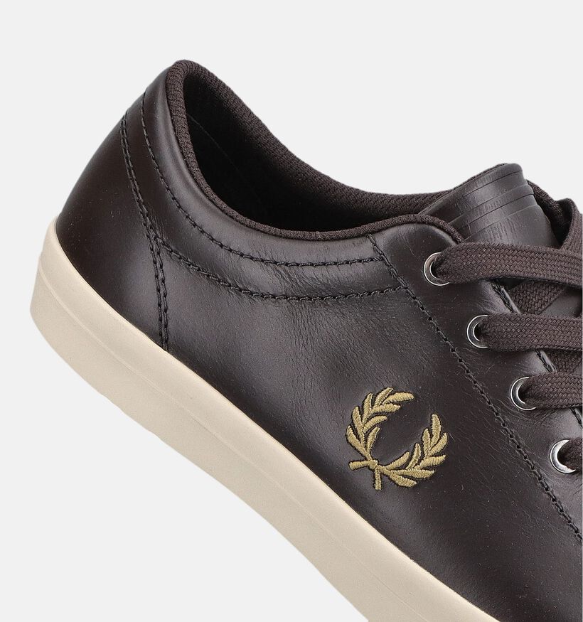 Fred Perry Baseline Leather Chaussures plates en Brun fonc&eacute; pour hommes (378093)