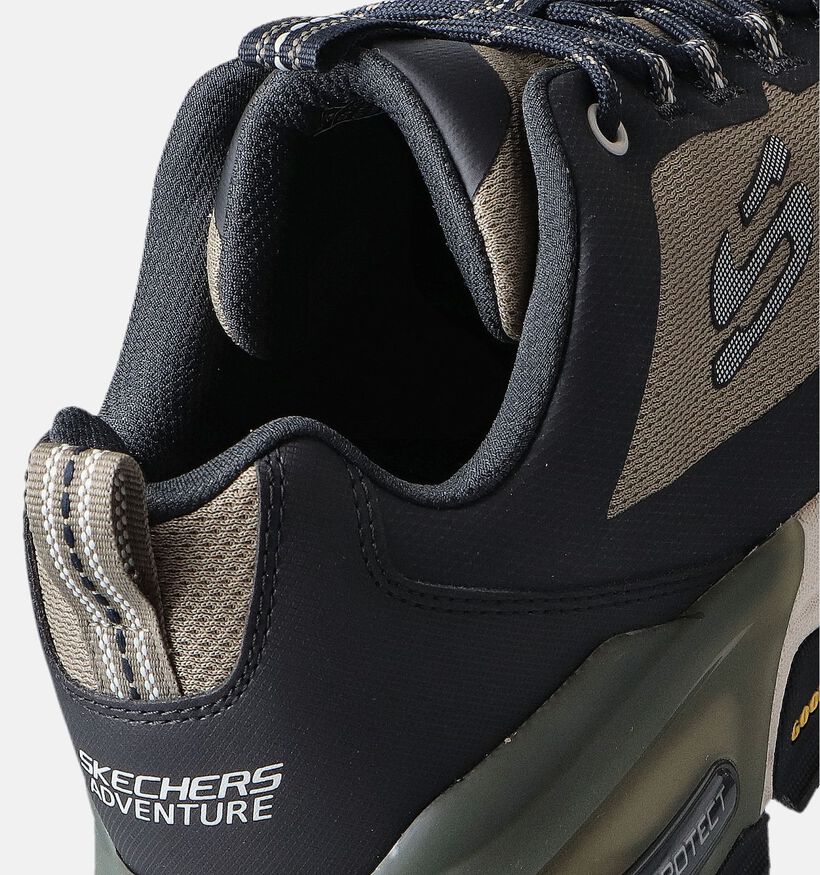 Skechers Max Protect Fast Track Zwarte Wandelschoenen voor heren (351880)