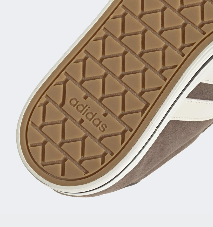 adidas Daily 4.0 Baskets basses en Marron pour hommes (366872)