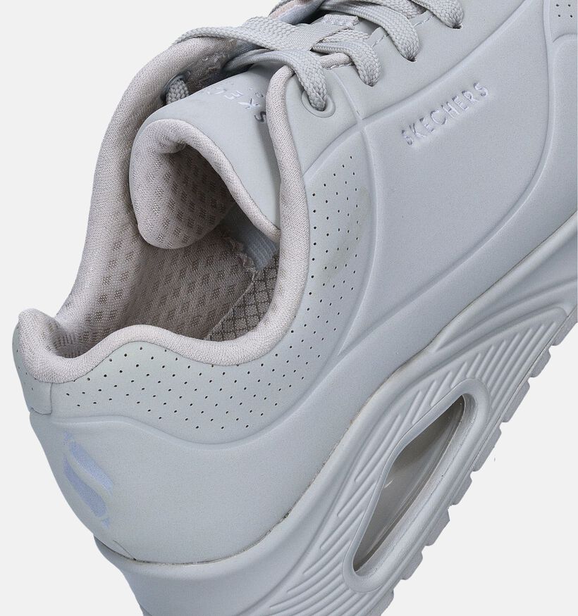 Skechers Uno Stand On Air Baskets en Beige pour femmes (351891)