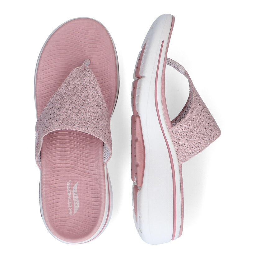 Skechers Go Walk Arch Fit Weekender Tongs en Écru pour femmes (338825)