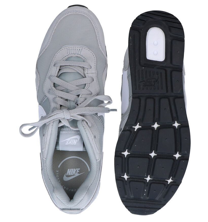 Nike Venture Runner Baskets en Blanc pour hommes (325149) - pour semelles orthopédiques