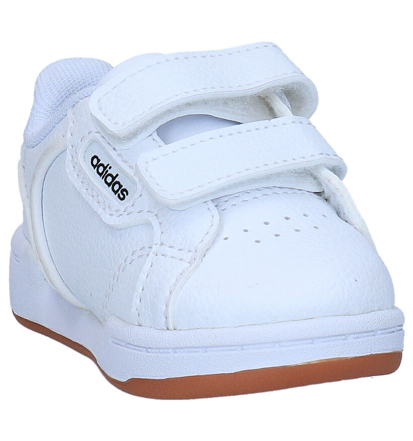 adidas Roguera I Witte Babysneakers in kunstleer (290780)