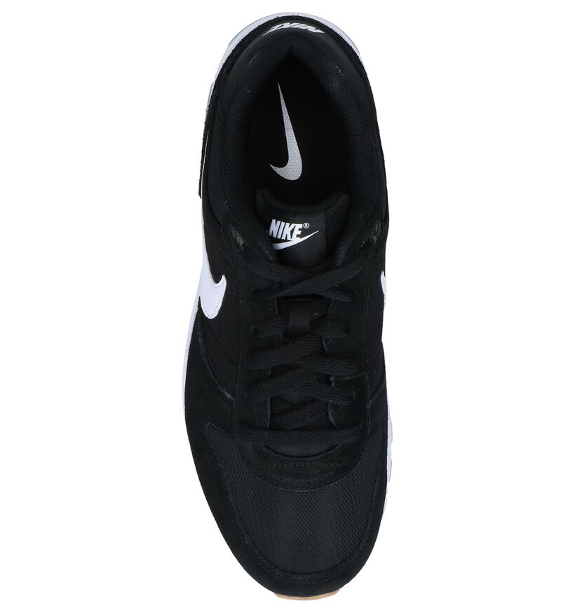 Nike Nightgazer Zwarte Sneakers in stof (234109)