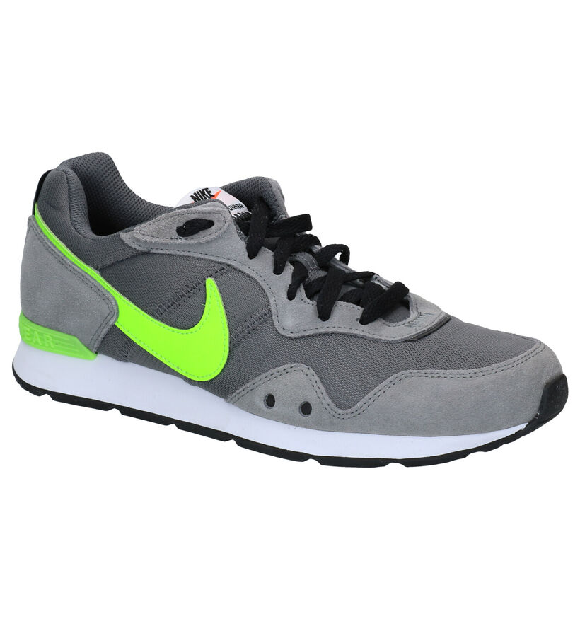 Nike Venture Runner Baskets en Blanc pour hommes (325149) - pour semelles orthopédiques