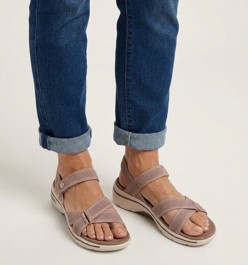 Skechers Martha Stewart: Go Walk Arch Fit 2.0 Sandales en Taupe pour femmes (371601)