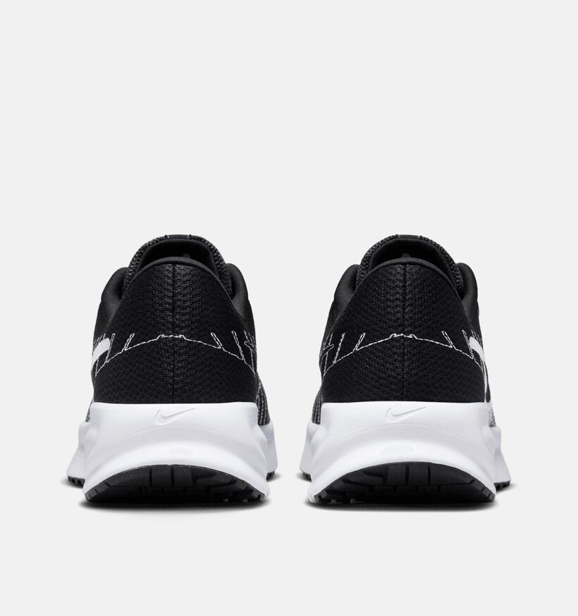 Nike Run Defy Baskets basses en Noir pour hommes (355896)
