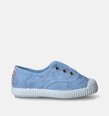 Baskets bleu