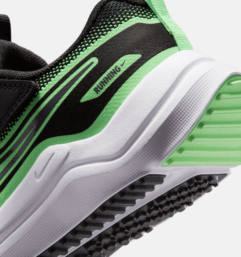 Nike Cosmic Runner Baskets basses en Vert pour gar&ccedil;ons (377298)