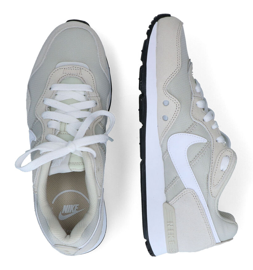 Nike Venture Runner Baskets en Blanc pour femmes (332424)