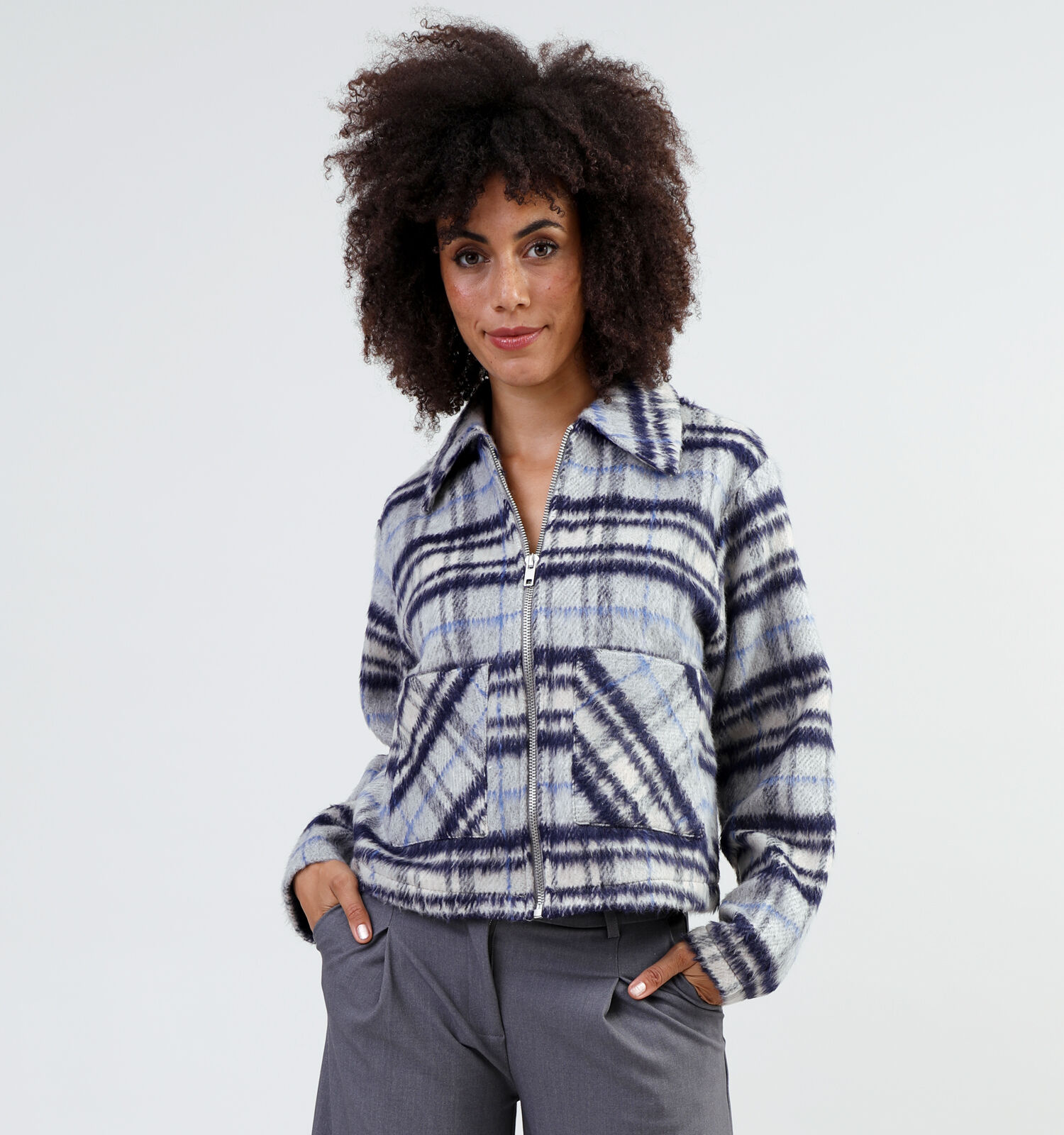 SISTERS POINT Ezula Manteau court a carreaux en Bleu Femmes Manteaux en ligne sur TORFS.BE