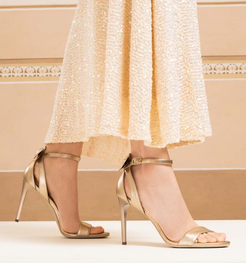 NeroGiardini Gouden Sandalen met gesloten hiel voor dames (355967)