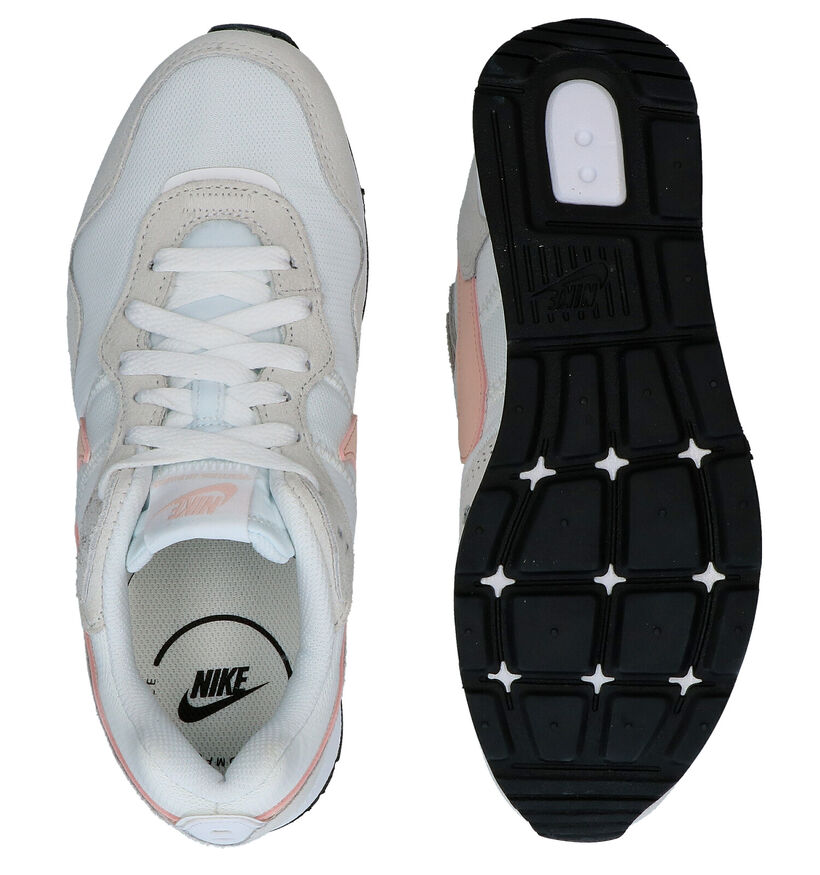 Nike Venture Runner Baskets en Beige pour femmes (316794)