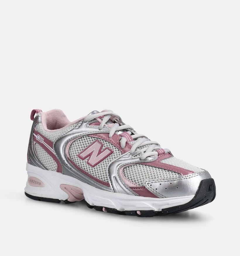 New Balance 530 Metallic Baskets en Argent/Rose pour femmes (366308) - pour semelles orthop&eacute;diques