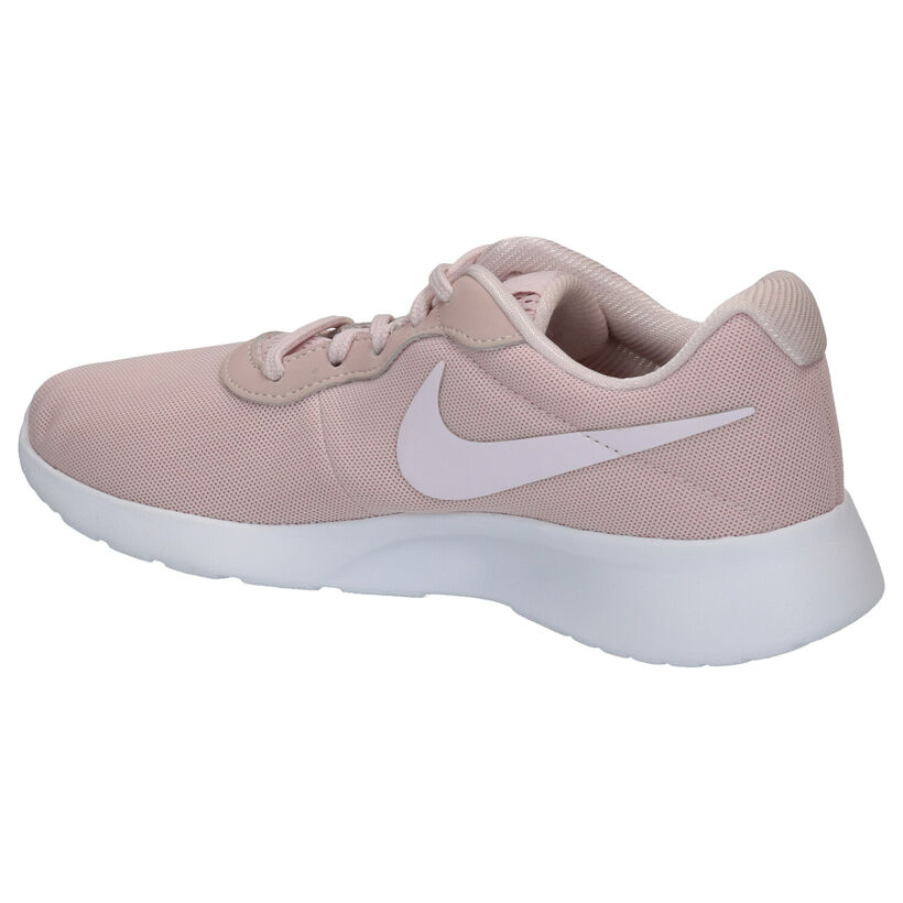 Nike Tanjun Zwarte Sportschoenen voor dames (299457)