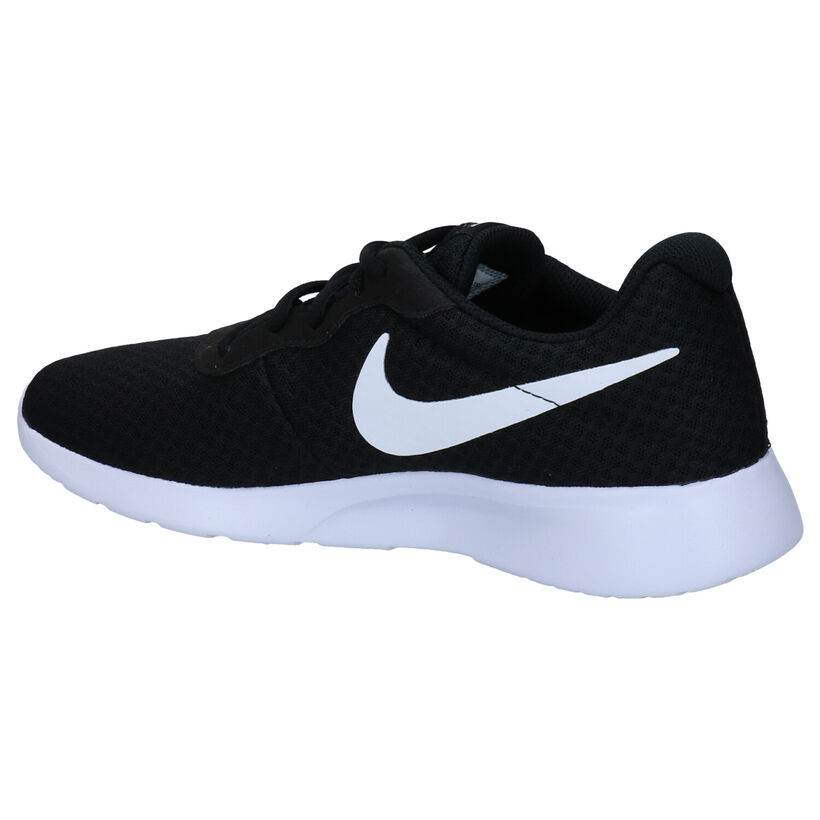 Nike Tanjun Zwarte Sportschoenen voor dames (299457)