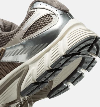 Nike V5 RNR Low Sneakers Black/Black/Anthracite/001 -Black/ Black Anthracite/Black/ Black Anthracite/ Smoke Grey/004 -Black/ Black Anthracite/ Smoke Grey/Black/ Black Anthracite/ Lime Blast/400 -BLUE VOID/BLACK-WOLF GREY-PLATINUM TINT/105 -SUMMIT WHITE/FIRE RED-PLATINUM TINT/Cave Stone/Black/College Grey/Vast Grey/201 -Moon Particle/ Light orewood brown/006 -Pencil Point/ Atmosphere Grey/009 -Phantom/ Black Pencil Point