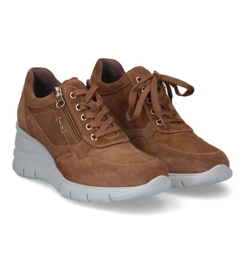 NeroGiardini Cognac Sneakers in daim (314588)