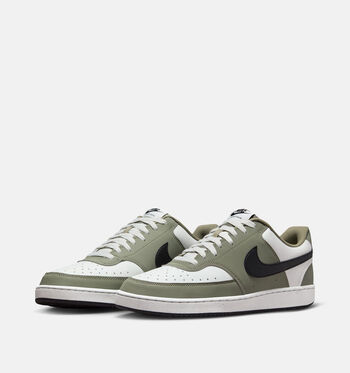 Nike Court Vision Low Baskets 100 -White/White-White/White/Black-White/Summit White/ Black/ Silver Sage/White/University Red/100 -Ligth Orewood Brown/ White gum med brown/103 -SAIL/BRILLIANT BLUE-CREAM II/200 LT KHAKI/SPRUCE FOG-GUM LIGHT BROWN-SAIL/104 -SUMMIT WHITE/BLACK-SILVER SAGE/003 -ANTHRACITE/PALE IVORY