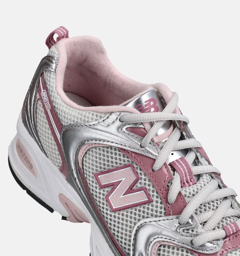 New Balance 530 Metallic Baskets en Argent/Rose pour femmes (366308) - pour semelles orthop&eacute;diques