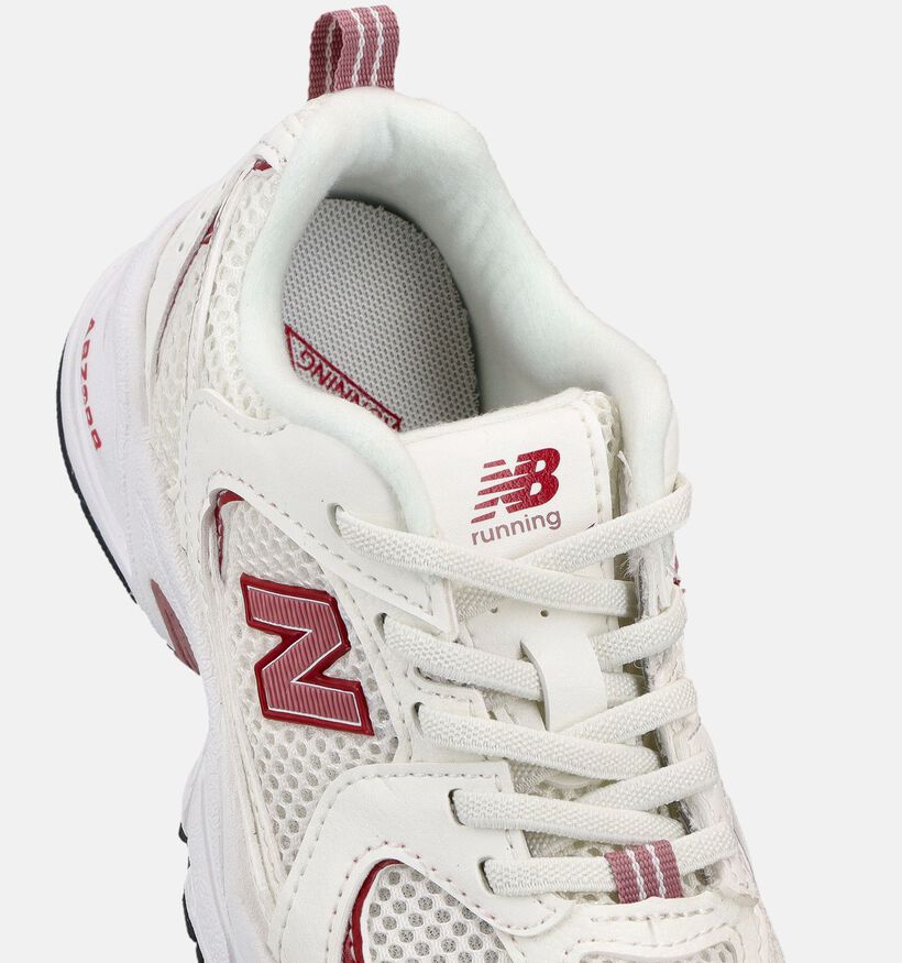 New Balance 530 Baskets en Blanc/Rose fonc&eacute; pour filles (366212) - pour semelles orthop&eacute;diques