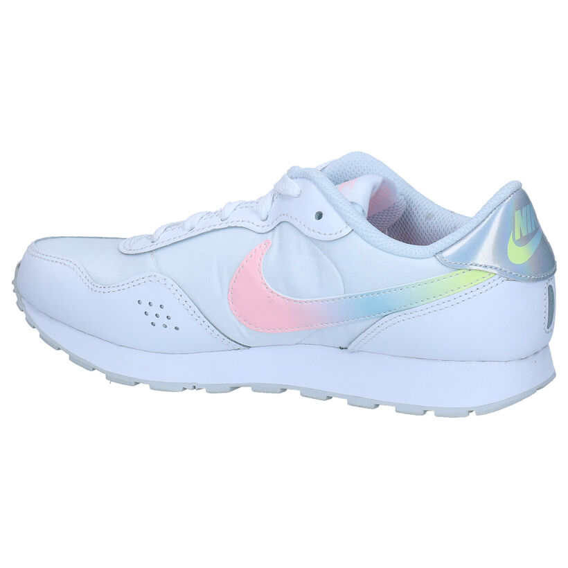 Nike MD Valiant Witte Sneakers in stof (284452)