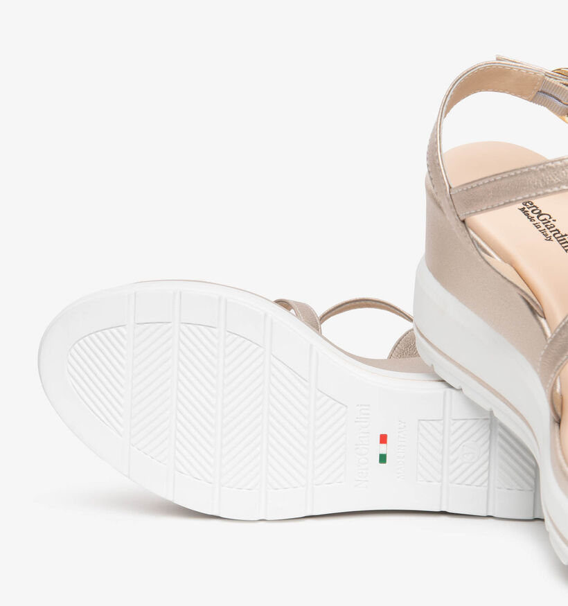 NeroGiardini Witte Sandalen met Sleehak voor dames (370722)