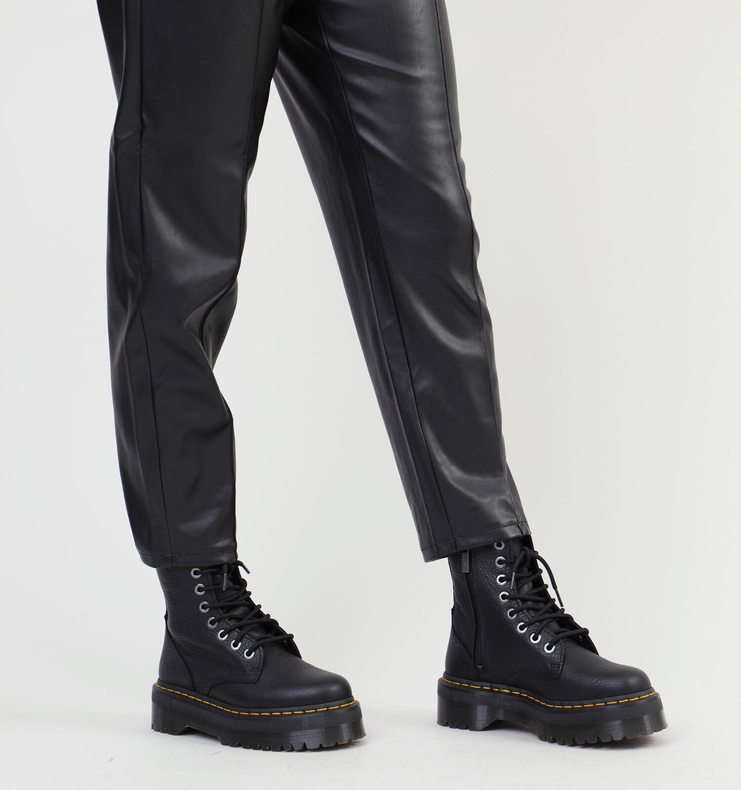 Dr. Martens Jadon III 8 Eye Zwarte Boots Dames Boots Online op TORFS.BE